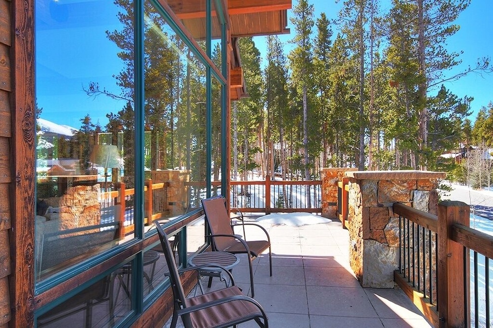Mountain Majesty Manor Main Street by Pinnacle Lodging - photo 32