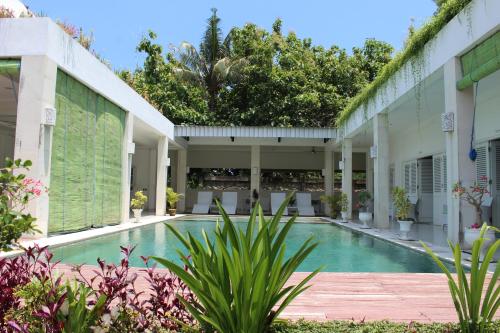 Villa Putih Lovina — 4-Star Luxury Hotel in Lovina, Indonesia