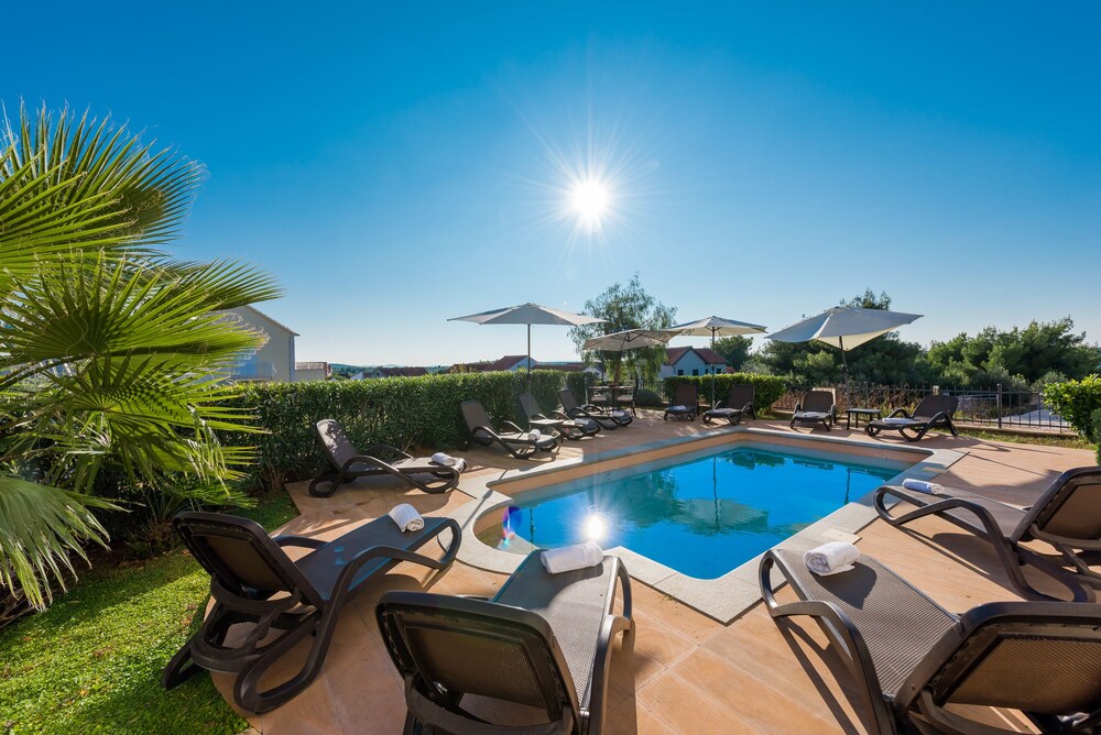 Villa Milena — 4-Star Luxury Hotel in Milna, Croatia