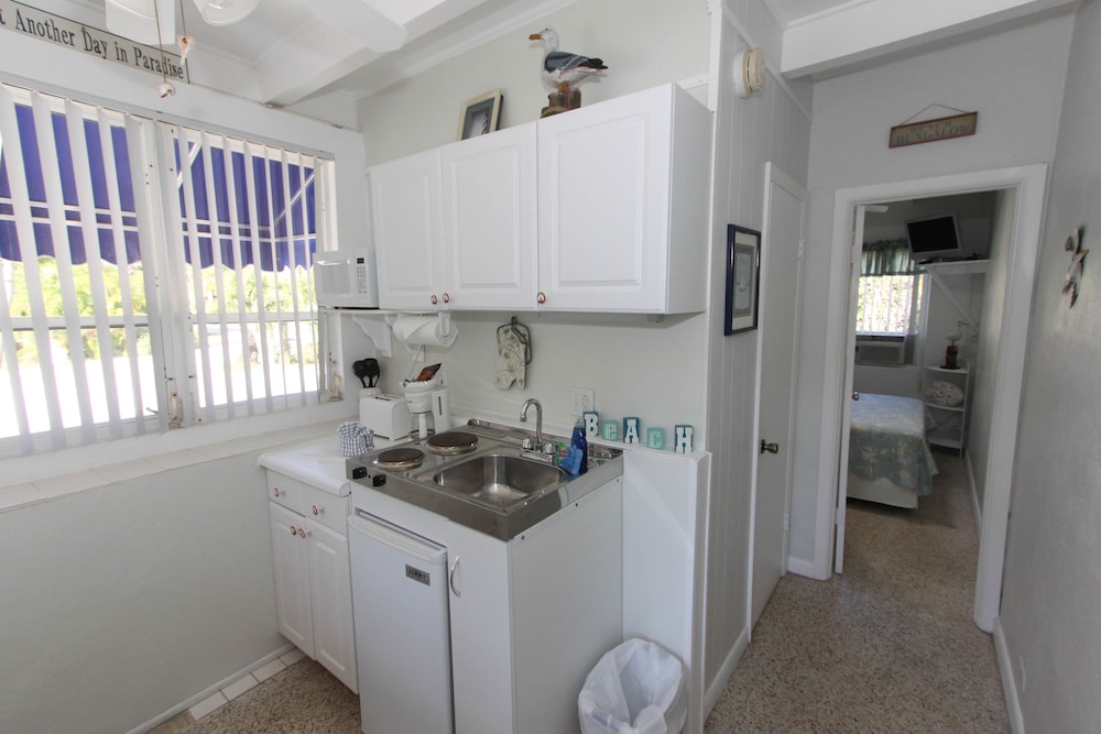 Tropical Winds Motel & Cottages - photo 36