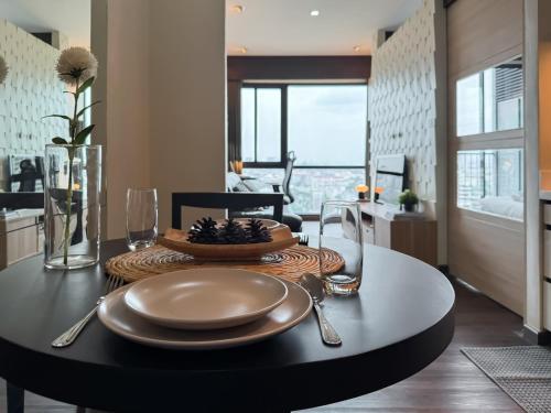 Transquil Modern 1BR Ultra Fast WiFi BTS Ari