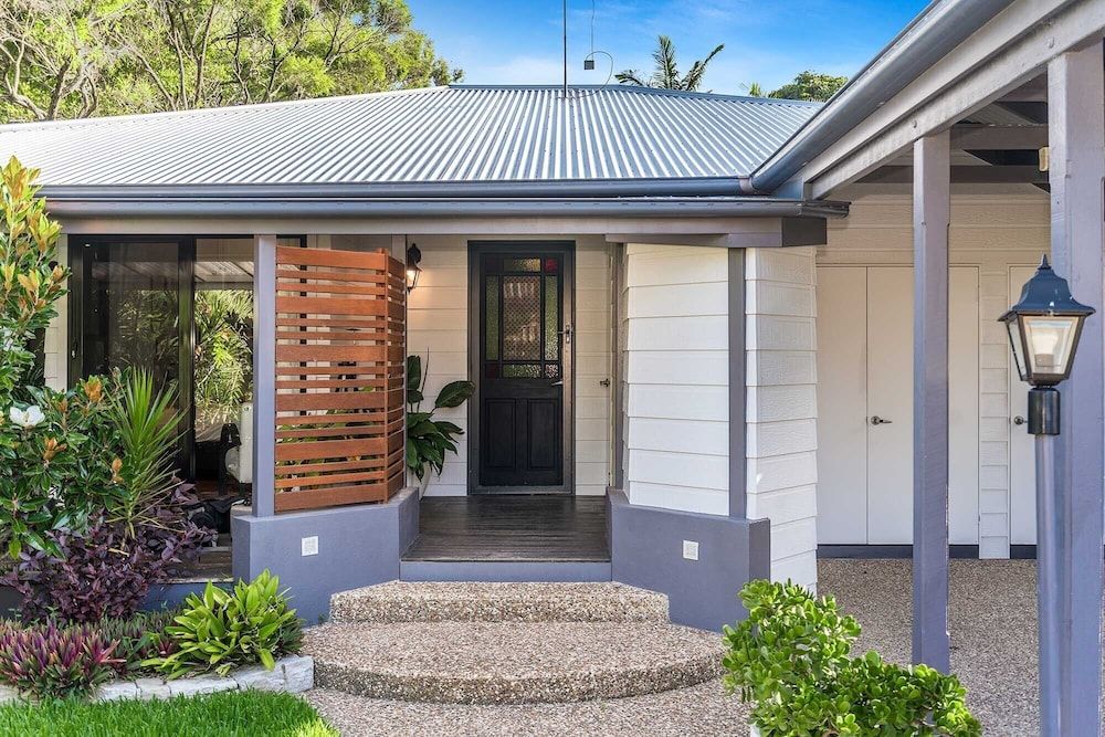 Solstice Federation home with pool — 4-Star Luxury Hotel in Byron Bay, Australia
