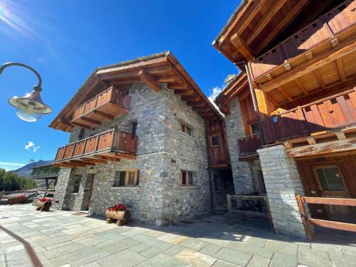 Maison Carrel Elegant 6 — 4-Star Luxury Hotel in Valtournenche, Italy