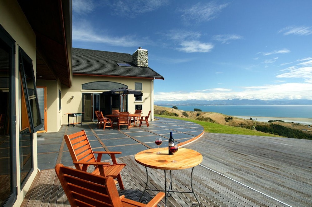 Parautane Lodge — 5-Star Luxury Hotel in Nelson, New Zealand