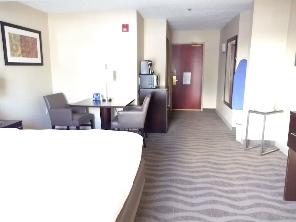 Holiday Inn Express Hotel & Suites Waterford by IHG - photo 41