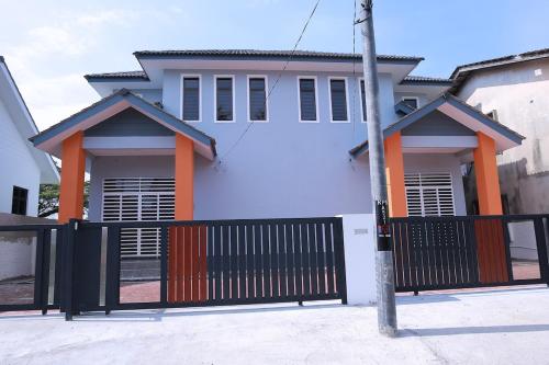 Green Dream Homestay 2&3 KB Town 6 Aircond Rooms with Wifi & Netflix — 4-Star Luxury Hotel in Kota Bharu, Malaysia