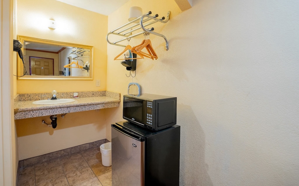 Sunstar Inn Los Banos near I 5 - photo 17