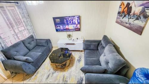 Lux Suites Attic Place Studio Apartemnts