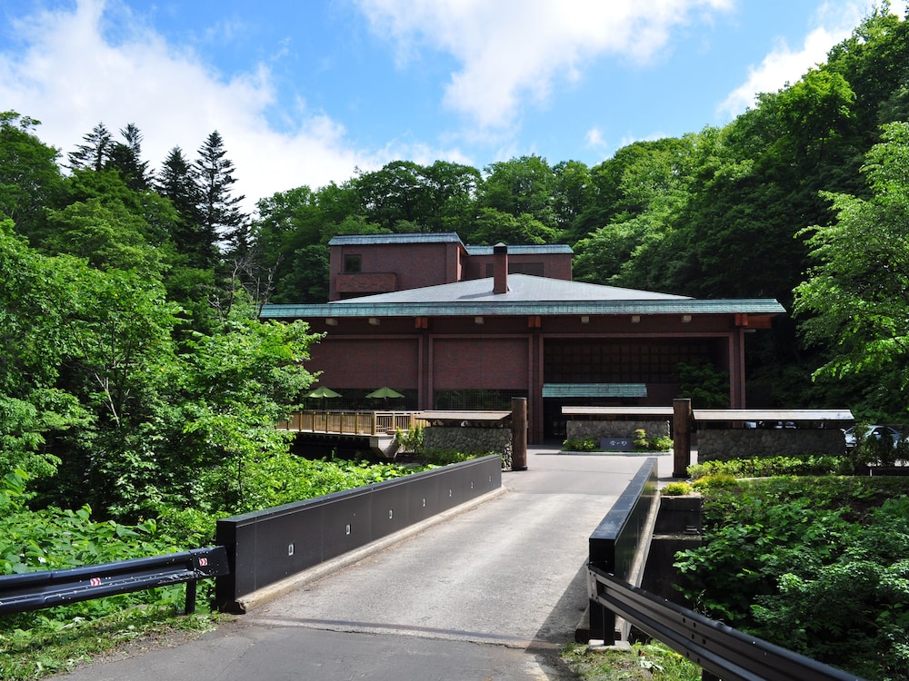 Niseko Konbu Onsen Tsuruga Besso Moku No Sho — hotel in Niseko Town
