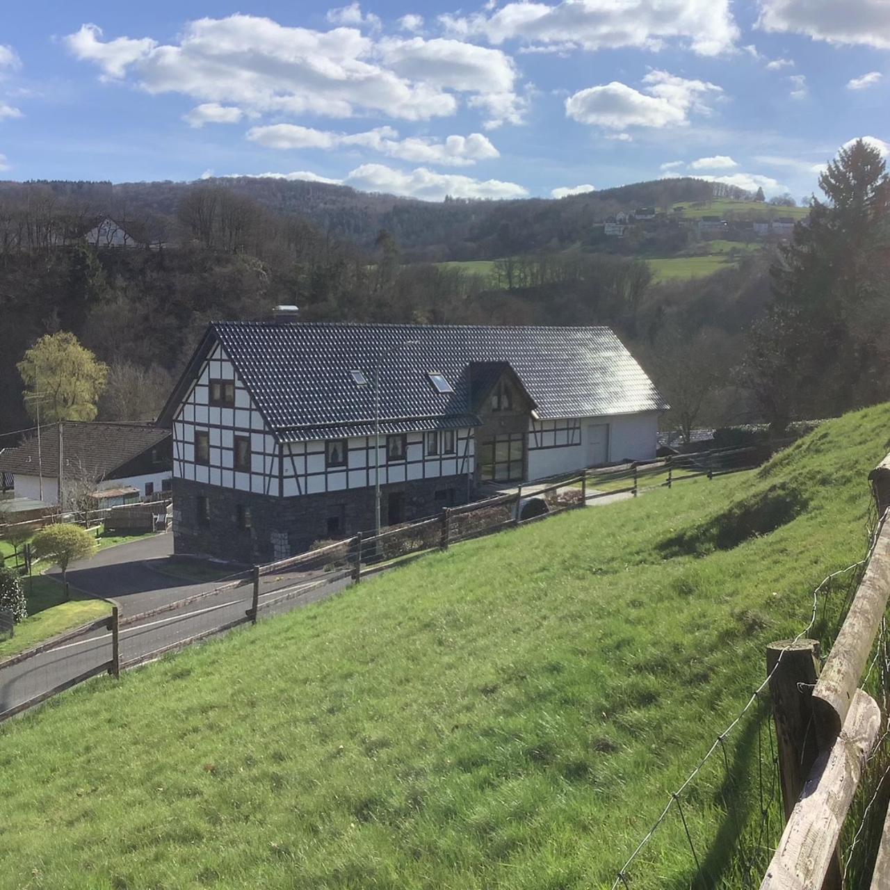 Berg Blick Eifler Bauernhaus modern restauriert — 4-Star Luxury Hotel in Simmerath, Germany
