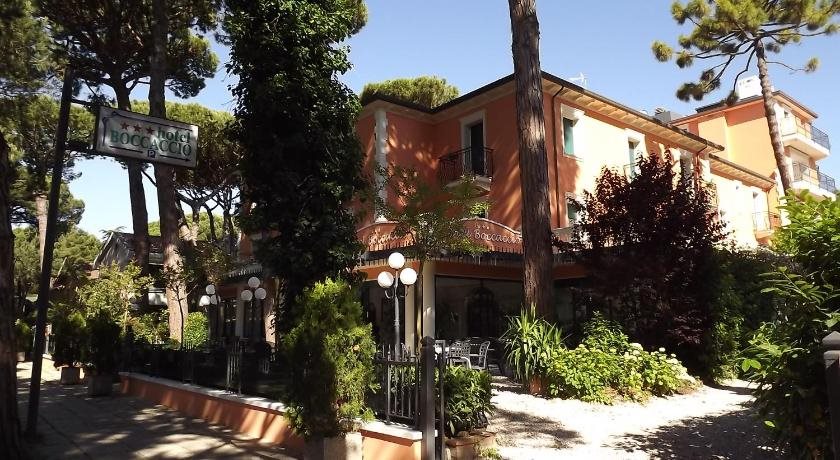 Hotel Boccaccio free parking in Milano Marittima, Italy