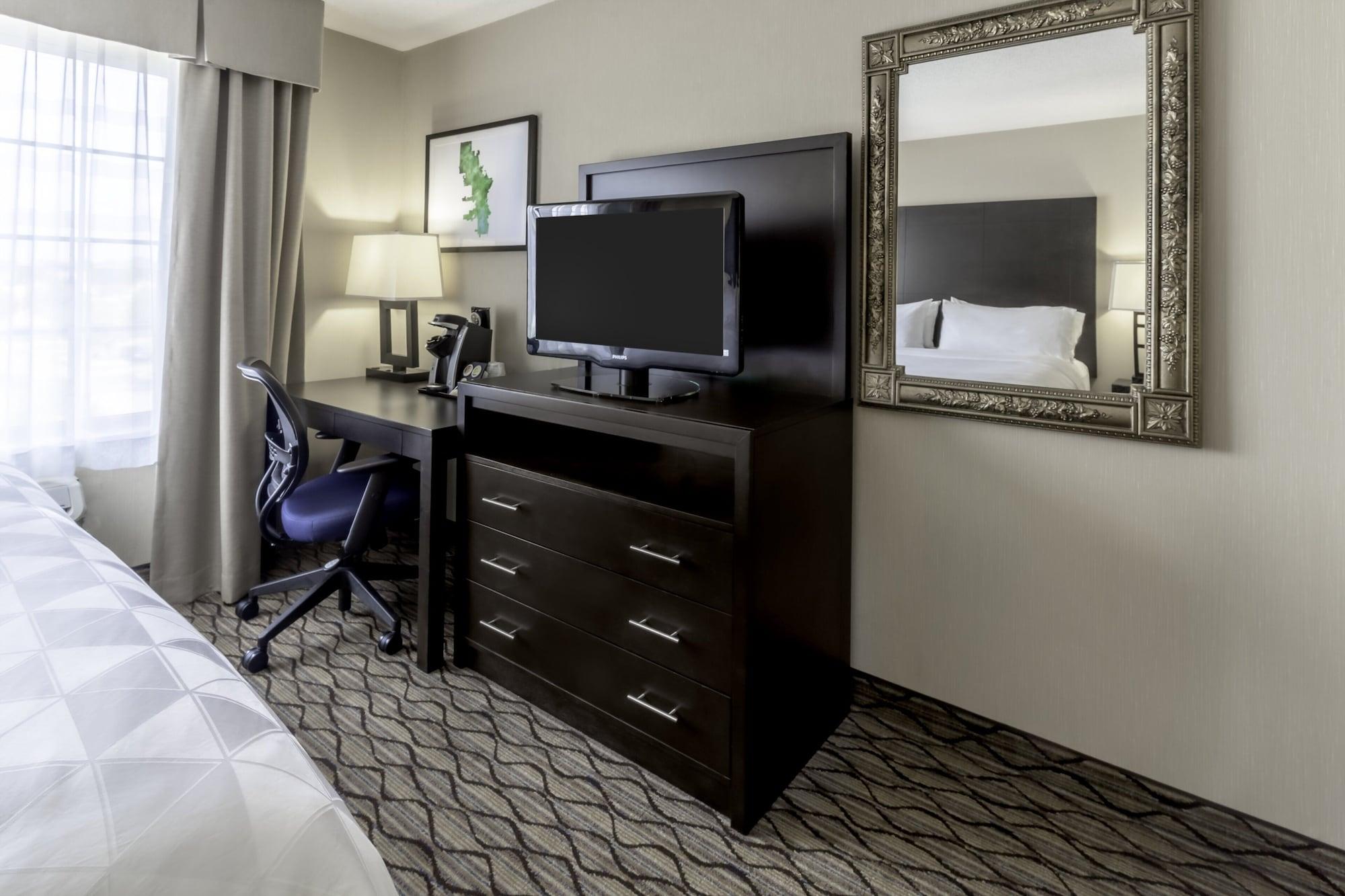 Holiday Inn Hotel & Suites Milwaukee Airport by IHG - photo 13