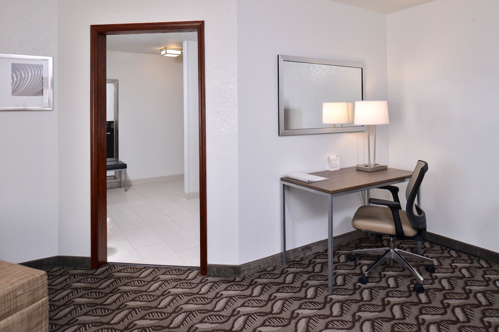 Holiday Inn Express & Suites Lonoke I 40 Exit 175 - photo 8