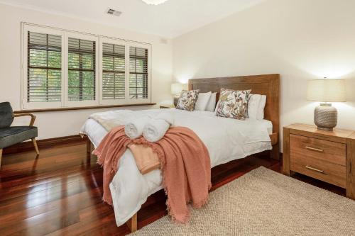 Redgum Retreat 4Bdrm Sleeps 8 Wildlife — 4-Star Luxury Hotel in Belair, Australia