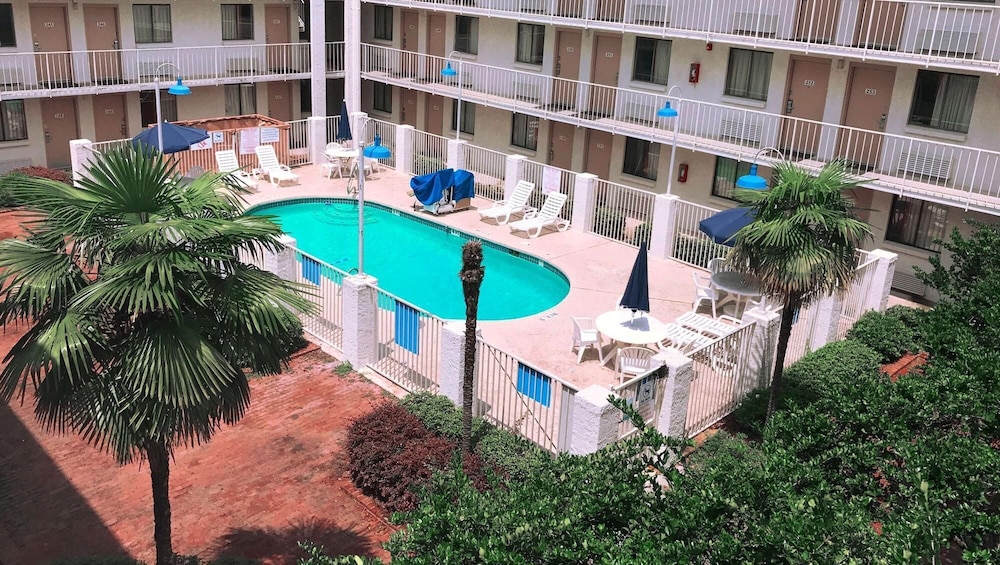 Magnuson Hotel Baton Rouge East - photo 26