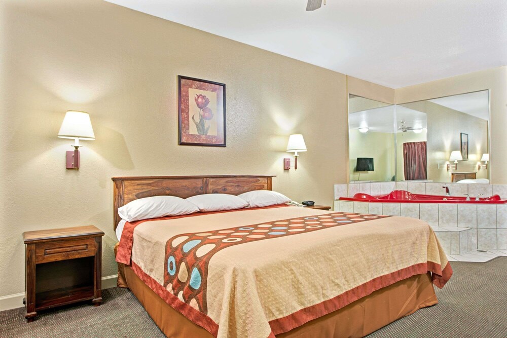 Super 8 by Wyndham St. Louis Airport - photo 10
