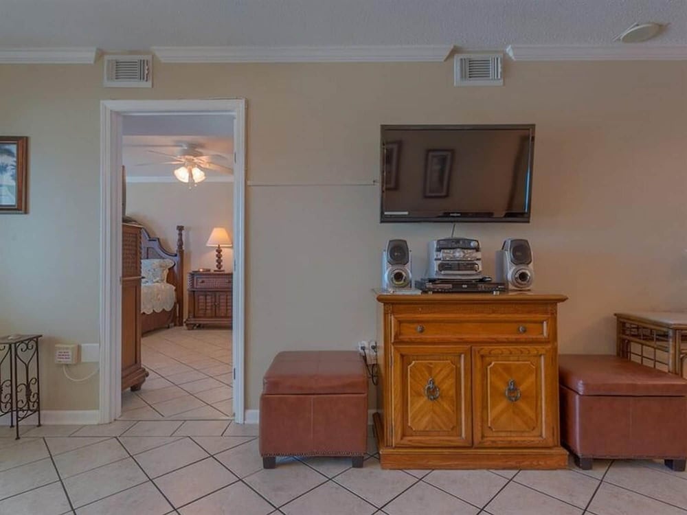 Castaways by Meyer Vacation Rentals — 4-Star Luxury Hotel in Gulf Shores, United States