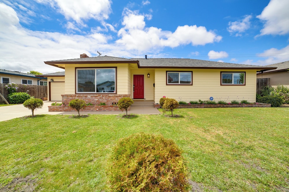Salinas Home with Pool Near WeatherTech Raceway — 4-Star Luxury Hotel in Salinas, United States