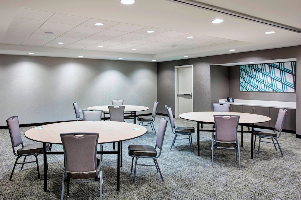 SpringHill Suites by Marriott Milwaukee Downtown - photo 56