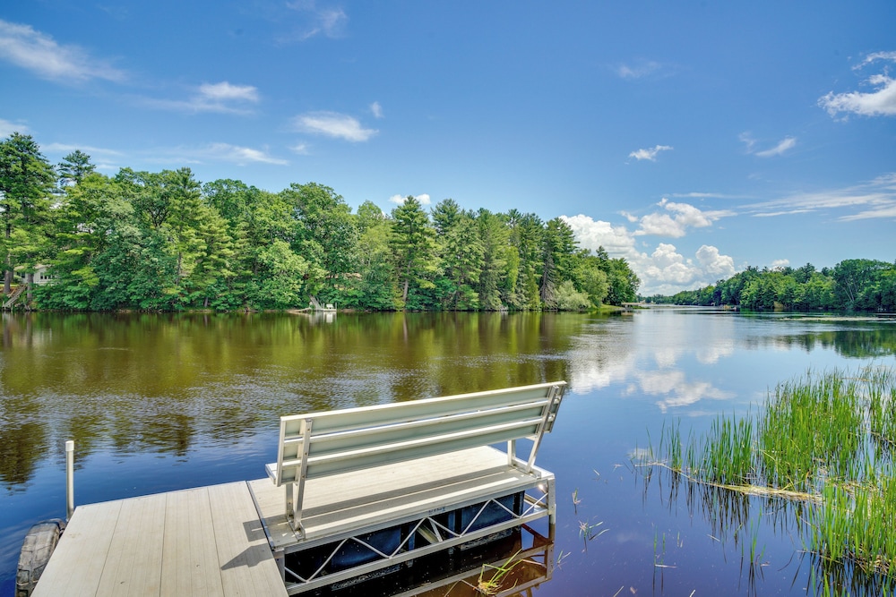 Private Hot Tub Riverfront Escape in Shawano — hotel in Shawano