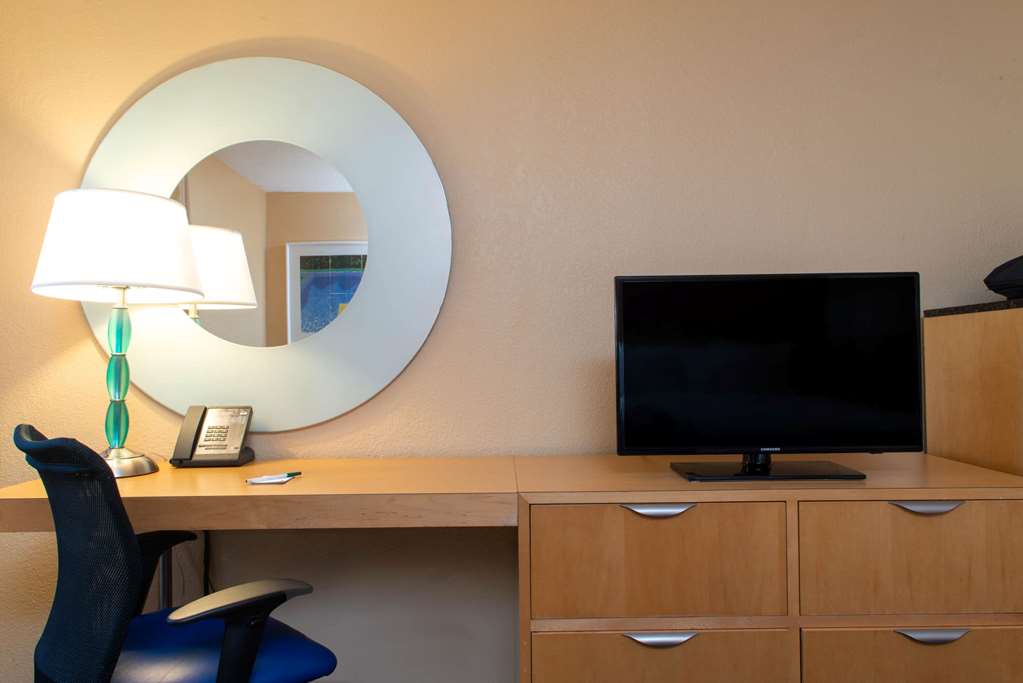 La Quinta Inn & Suites by Wyndham Deerfield Beach I 95 - photo 19