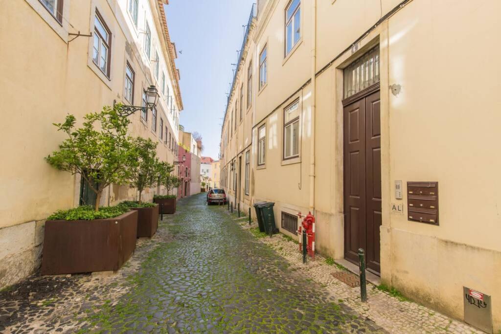 Alfama Renovated Charming Historic Flat Near Baixa
