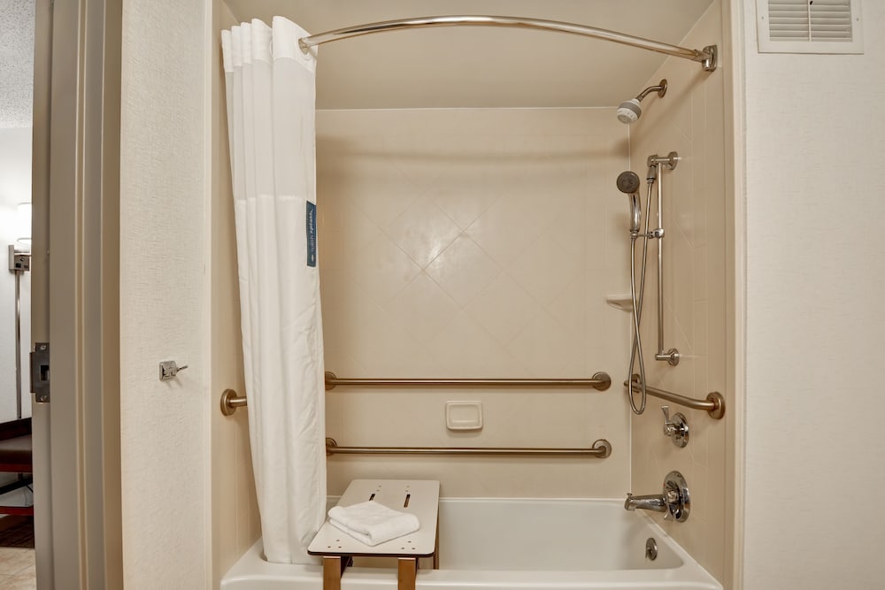 Hampton Inn Scranton at Montage Mountain - photo 16