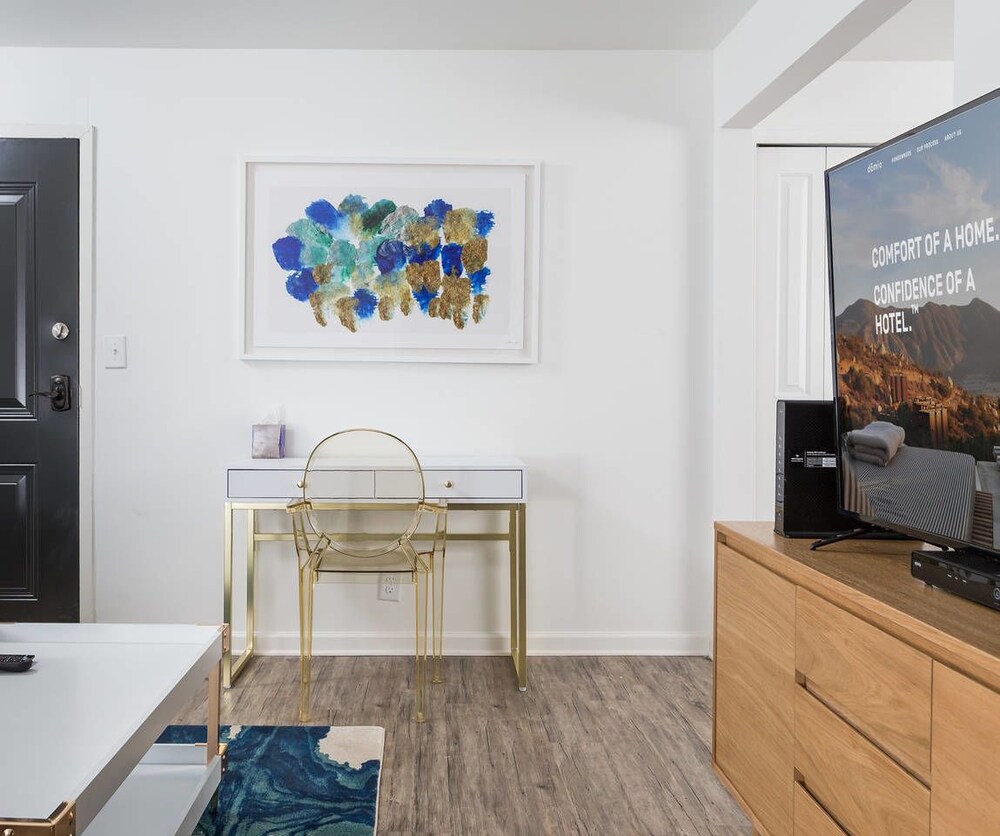 8 BRs Comprised of 4 2BR Suites by Domio - photo 33