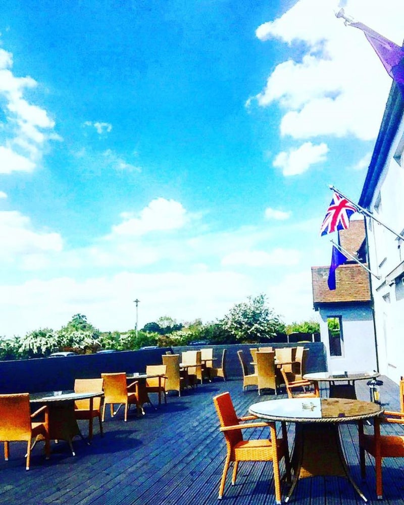 The Manor - carbon neutral hotel in Rainham