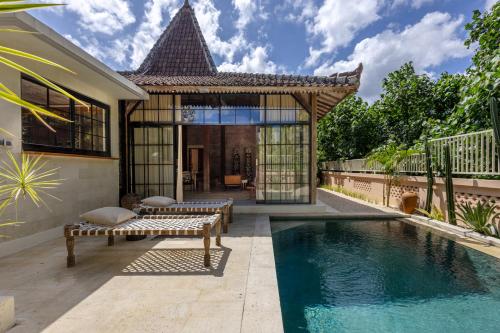 The Pink Joglo a cheerful 3BDR Villa W Pool and Rice field view. — 4-Star Luxury Hotel in Canggu, Indonesia