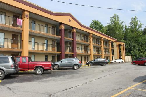 Scottish Inn Knoxville - photo 33