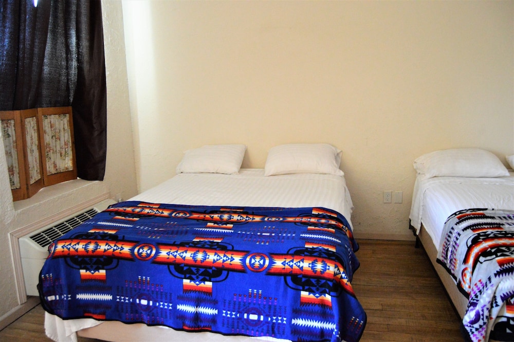 Holly Inn Suites - photo 5