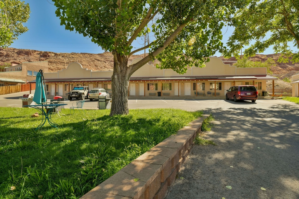 Adventure Inn & Motel - photo 36