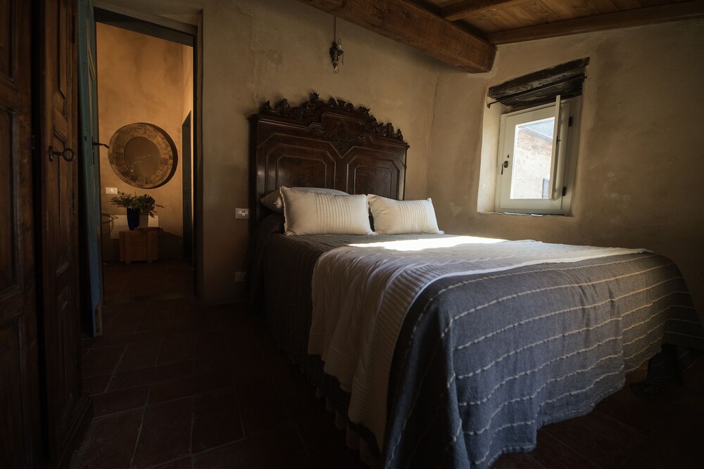 Casale Amati Country House — 4-Star Luxury Hotel in Fivizzano, Italy