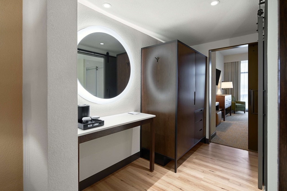 Embassy Suites by Hilton Nashville Downtown - photo 39