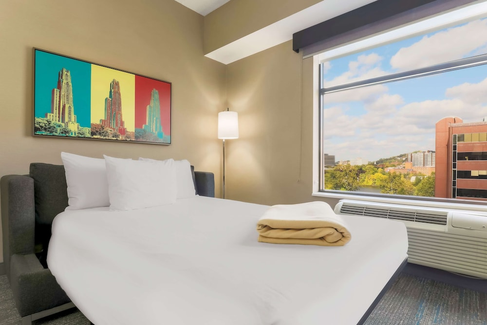Hampton Inn & Suites Pittsburgh Downtown - photo 12