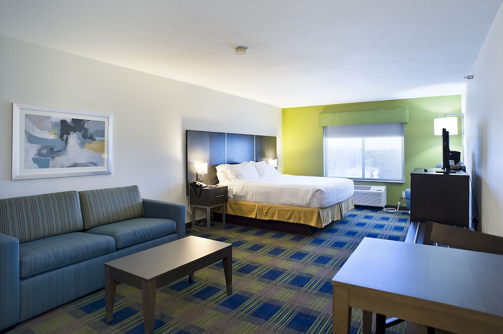 Holiday Inn Express Hotel & Suites Vermillion by IHG - photo 2