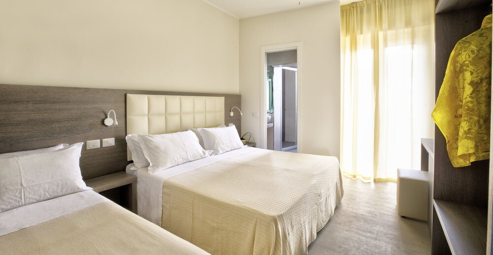 Hotel Clara - last minute hotel in Riccione