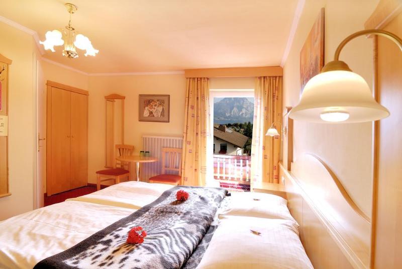 Panoramahotel Traunstein - carbon neutral hotel in Gmunden