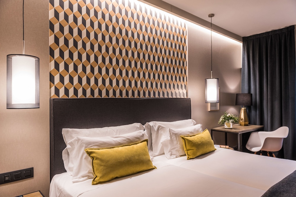 Up Rooms Vic Hotel — Vic