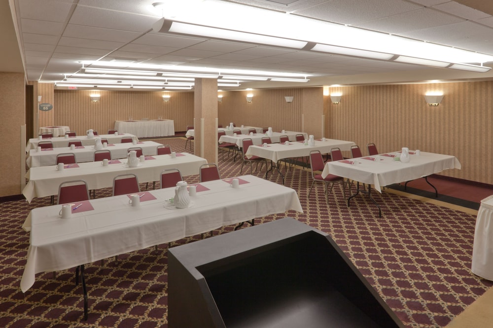 Holiday Inn Express Hotel & Suites Deadwood Gold Dust Casino - photo 46