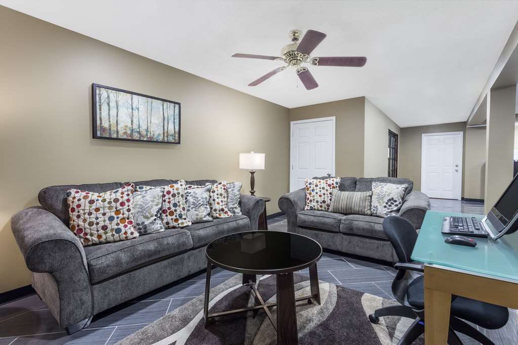 Days Inn by Wyndham Greensboro Airport - photo 3