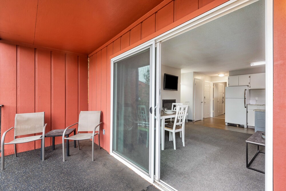 Bend Riverside Inn & Suites - photo 283