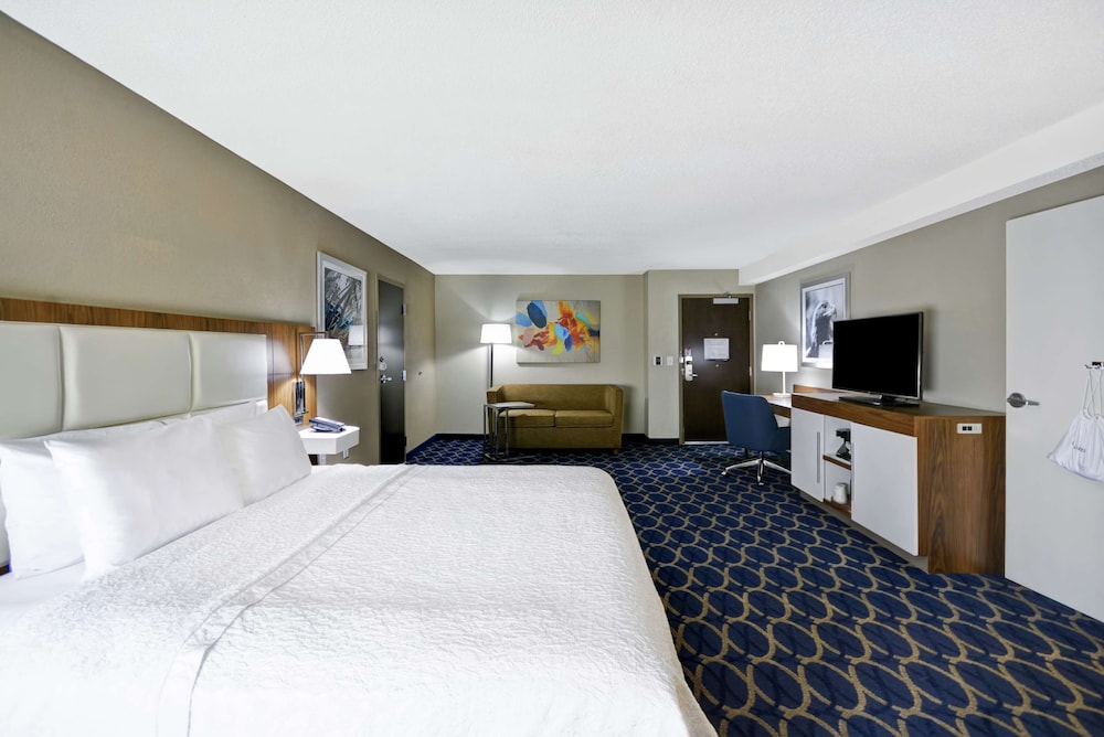 Hampton Inn Auburn - photo 13