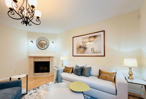 Modern townhouse 4 Bedroom 3Bathroom near Pasadena LA — 4-Star Luxury Hotel in Duarte, United States
