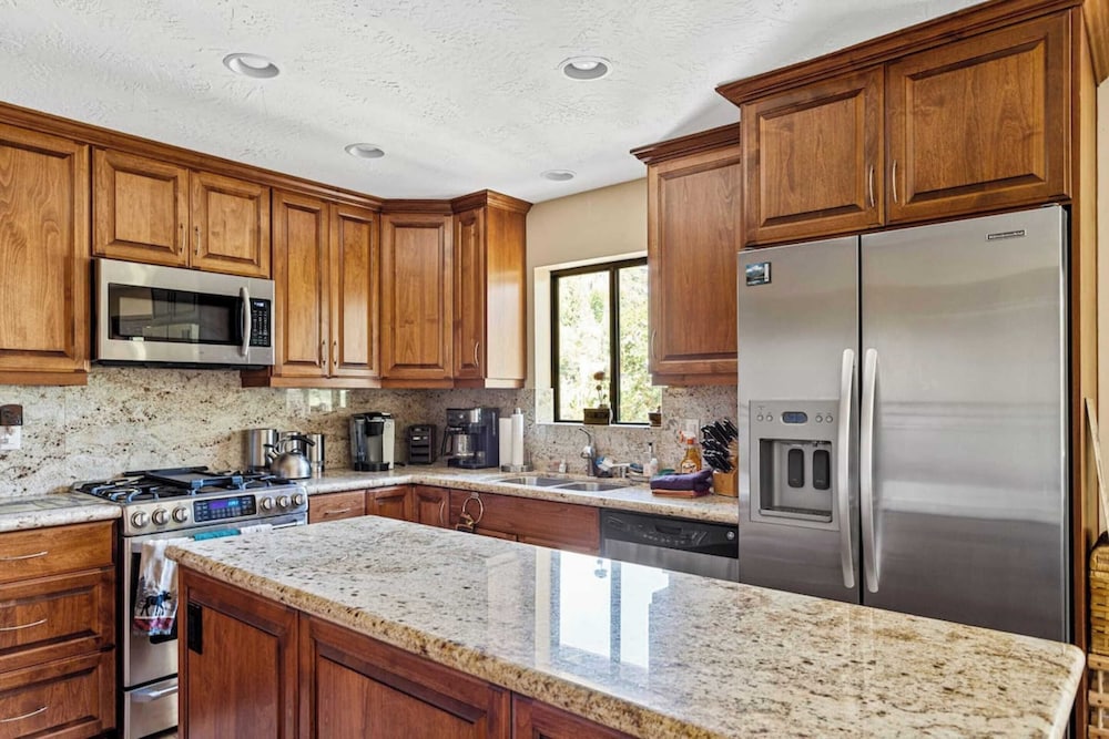 Sutter Ln by Avantstay Beautifully Remodeled Kitchen 4cabin chic Bedrooms - photo 25