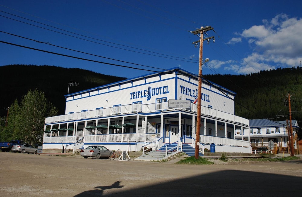 Triple J Hotel & Cabins — hotel in Dawson City
