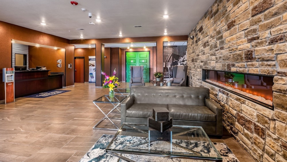 Cobblestone Hotel & Suites Hartford - photo 2