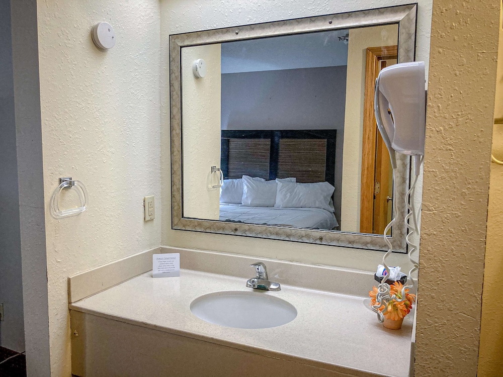 Motel 6 Elkhart IN - photo 20