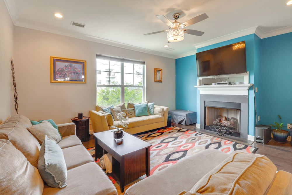 Walk to Ocean: Group Getaway in Virginia Beach — 4-Star Luxury Hotel in Virginia Beach, United States